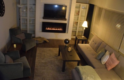 Chilliwack Proper Village West House | "Chilliwack Oasis Awaits: Vrbo Bliss with Pool, HotTub and Movie Theatre!"