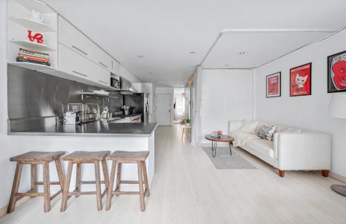 Chinatown Apartment | Chinatown Essential 2 Bedroom 900 square feet