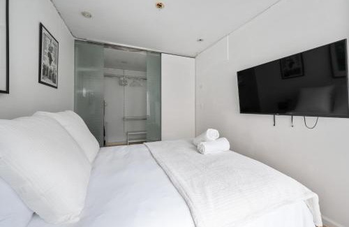 Chinatown Apartment | Chinatown Essential 2 Bedroom 900 square feet