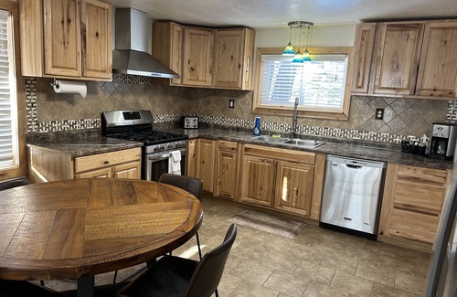 Dubois Hotel | Chinook Winds Lodge