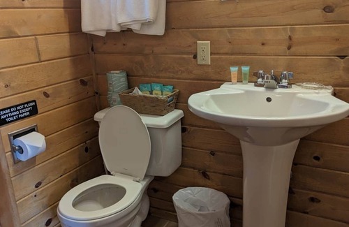 Hayward Apartment | Chip-Wa Lodging Room 1