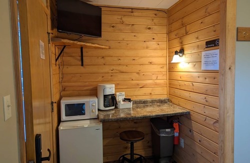 Hayward Apartment | Chip-Wa Lodging Room 2
