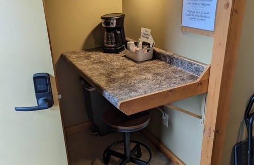 Hayward Apartment | Chip-Wa Lodging Room 4
