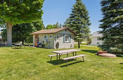 Chippewa Lake House | Chippewa Bluffs Resort Spacious Combined 4BR 4BA Cabins