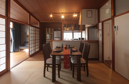 Kita Ward House | Chitose|5 min. from station|Spacious old house that feels like home|Max 7 people|Free parking|Garden with BBQ|Kurashiki 10 min.