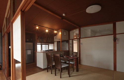 Kita Ward House | Chitose|5 min. from station|Spacious old house that feels like home|Max 7 people|Free parking|Garden with BBQ|Kurashiki 10 min.