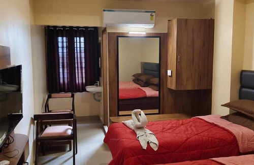 Tiruchendur Hotel | Chitra Temple View