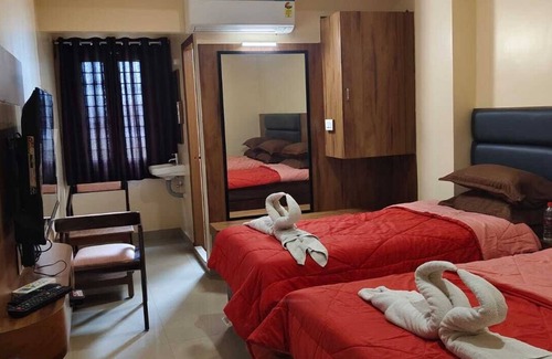 Tiruchendur Hotel | Chitra Temple View