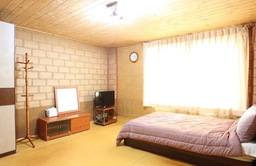 Bongpyeong House | Chogajip Hwangto Pension