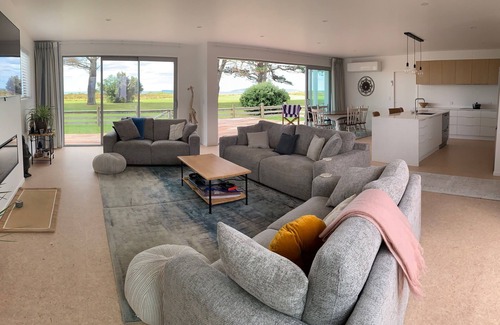Matarangi House | Choicebeachfront at Matarangi.