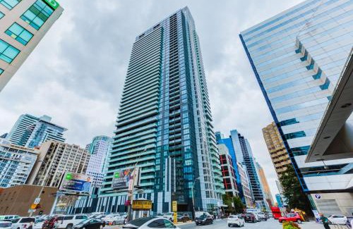 Toronto Entertainment District Apartment | CHOL Furnished Suites Heart of Downtown Toronto, 2 Beds, Free Parking, CN Tower View