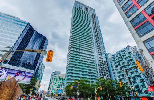 Toronto Entertainment District Apartment | CHOL Furnished Suites Heart of Downtown Toronto, 2 Beds, Free Parking, CN Tower View