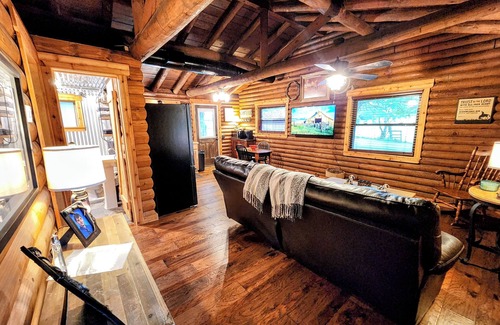 Mid America Cabin | Chris's Cozy Cabin
