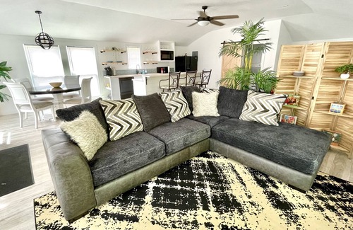 Cantonment Apartment | * ✝️ Christian Retreat * on 15 acres near Pensacola beach & hiking trails!