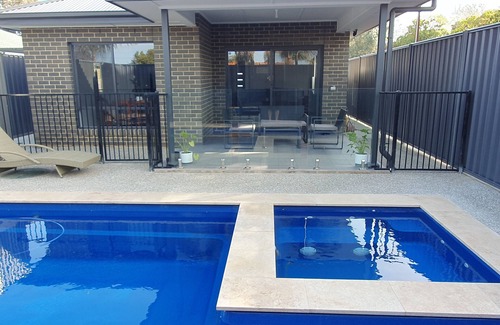 Christie Downs House | Christies Cove Family Home with heated Spa and Pool for 8 people