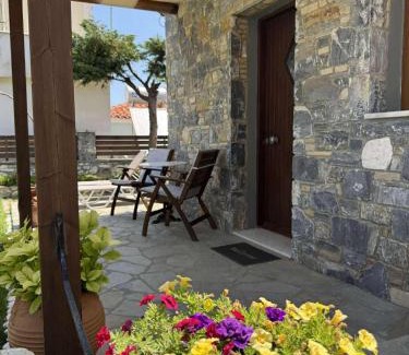 Agios Konstantinos House | Christina