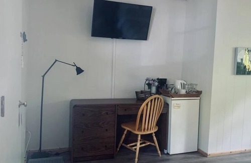 Christina Lake House | Christina Lake Sleeps 2, Pet Friendly - Unwind and Enjoy Beaches, Golf, Fishing