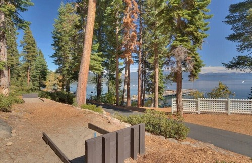 Dollar Point Condo | Christmas in Tahoe- 4 Bedroom in Chinquapin. Walking distance to Lake
