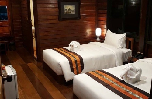 Amphawa Hotel | Chuchai Buri Sri Amphawa