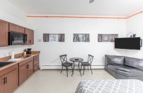 Huffman - O' Malley Apartment | Chugach Mountain View Premium ll Suite 203