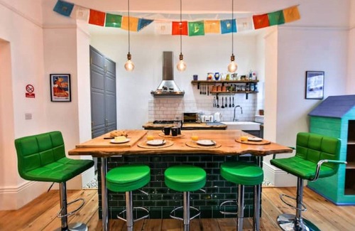 St Leonards-On-Sea Apartment | Church Retreat - Magnificent Seaside Apartment. Award Winning!n