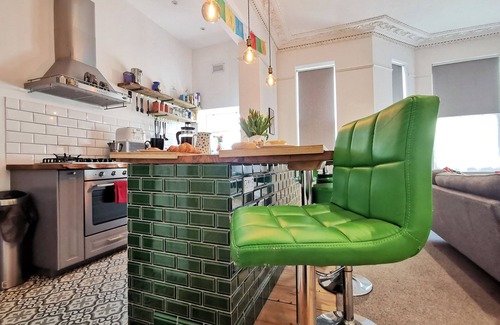 St Leonards-On-Sea Apartment | Church Retreat - Magnificent Seaside Apartment. Award Winning!n