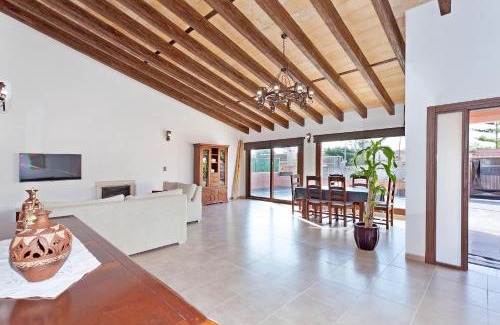 Badia Gran Villa | Churruca