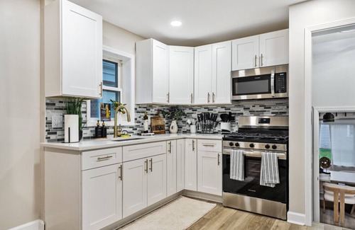 Cicero House | Cicero’s 3-BR Urban Oasis