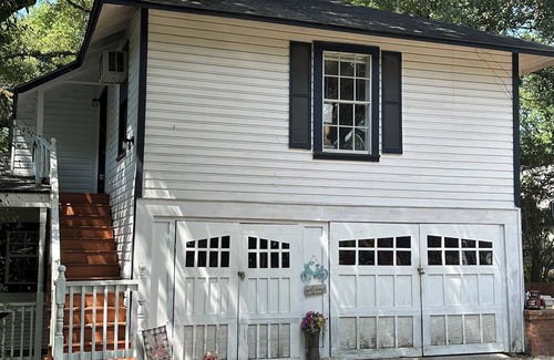 Laurel Apartment | Cici's Hilltop Haven Laurels top choice