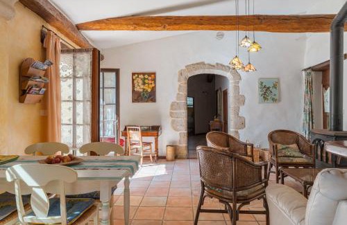 Allemagne-en-Provence Apartment | Ciel Bleu Chateau D'Allemagne