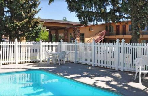Klamath Falls Hotel | Cimarron Inn Klamath Falls