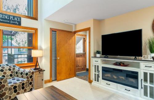Telluride House | Cimarron Lodge 14 by AvantStay Ski-InSki-Out Property in Complex w Two Hot Tubs Permit3601