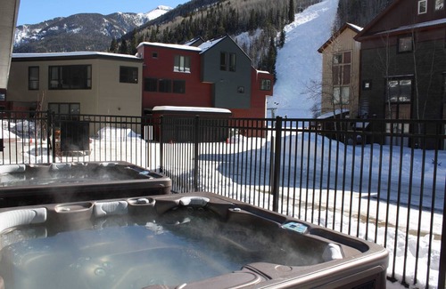 Telluride House | Cimarron Lodge 27 by Avantstay Ski-in/ski-out Property in Complex w/Two Hot Tubs! Permit#10026