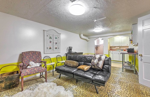 Silverton Apartment | Cincinnati Basement Unit ~ 10 Mi to Downtown!
