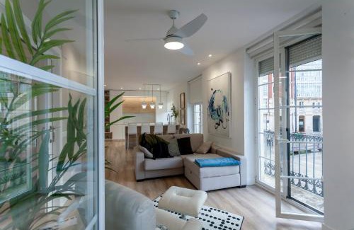 Burgos Apartment | Cinco balcones a la Catedral by Unique Rooms