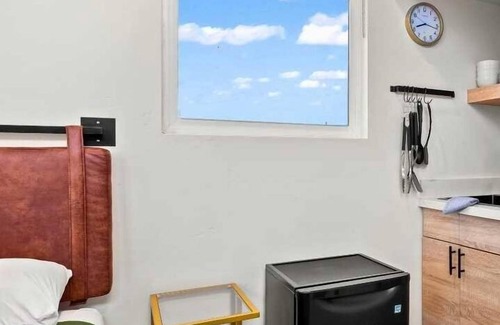 Hurricane Cabin | Cindy Glamping Cabin 1 Bedroom/1 Bath Efficiency - Studio Apartment for Short Stays