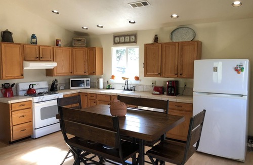 Three Rivers House | Cinnamon Creek Cottage, Sequoia National Park