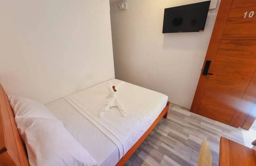 Boracay Island Hotel | CiNta Hotel - 2 story total 5 rooms with individual bathroom