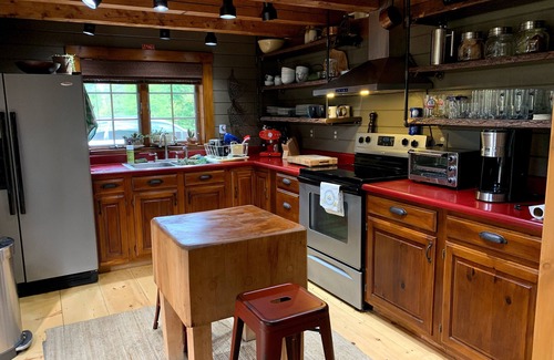 Stannard House | Circe & Hare Lodge, a magical 3 BR Romantic Log Cabin Getaway with Hot Tub