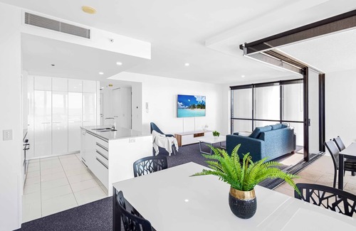 Surfers Paradise Apartment | Circle on Cavill Ocean & River Views