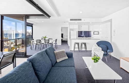 Surfers Paradise Apartment | Circle on Cavill Ocean & River Views