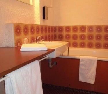 Challans Hotel | Cit'Hôtel Le Quai 9 , ex Le Challans