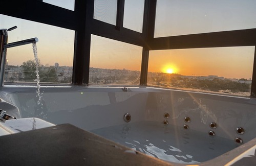 Kiryat Shmuel Apartment | Citadel of the Kings View Suite facing all of Jerusalem