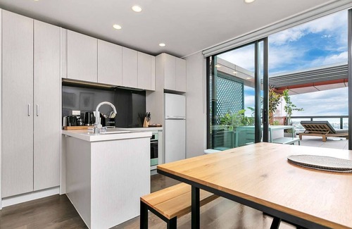 Auckland Central Business District Apartment | City and View Holiday Home