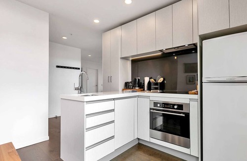 Auckland Central Business District Apartment | City and View Holiday Home