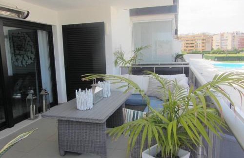 Denia Apartment | City Apt - Sleeps 4 Community Pool & Parking