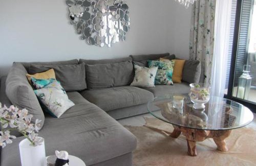 Denia Apartment | City Apt - Sleeps 4 Community Pool & Parking