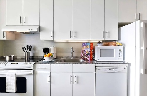 Central Business District Apartment | City Break! 2 Spacious Rooms w/Perfect Central Locale near Canal Street