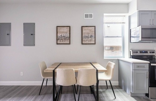 Passyunk Square Apartment | City Center 2Queens 1twin