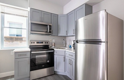 Passyunk Square Apartment | City Center 2Queens 1twin